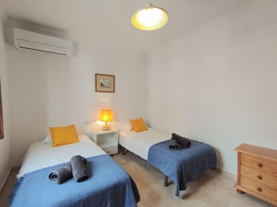 Beautiful 2 Bedroom In Calle Carabeo, Нерха Экстерьер фото